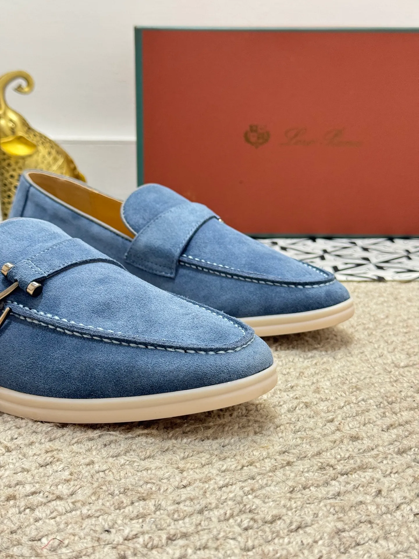 Men's men's shoes 💰380 [New model] 🍓🍓Loro Piana - LP couple model. The new moccasins are made of water-repellent treated suede uppers with rubber soles, a classic. The complex craftsmanship and meticulous structure make the shoes light and soft, allowing you to walk comfortably and freely. Perfect for wearing at the beach or out in the water during the summer. Size: 35-44 (45 customized MH)